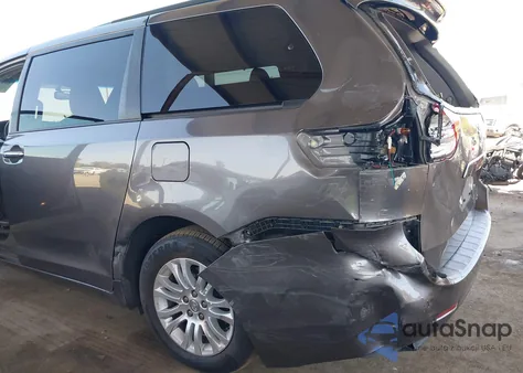 2015 Toyota Sienna Xle 8 Passenger z USA, uszkodzony, nr VIN 5TDYK3DC4FS605793